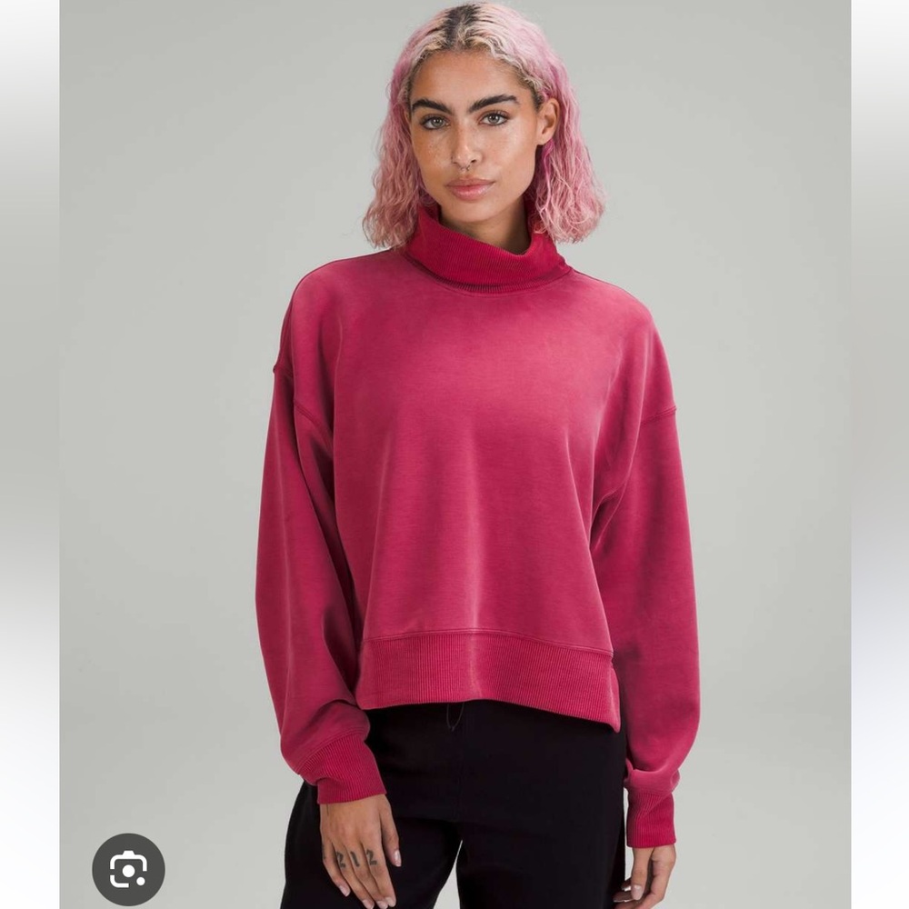 Lululemon Softstreme pullover turtleneck